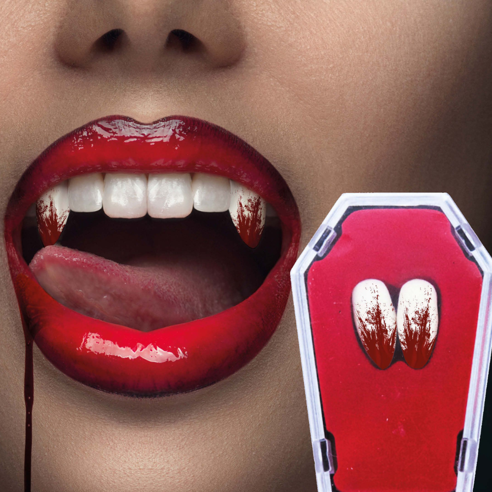 Dents de vampire ensanglantées